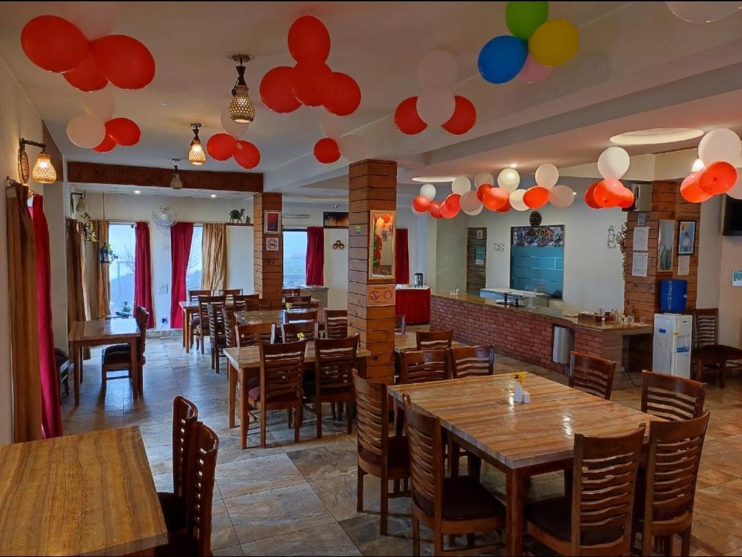 Mist N Meadows Resort Rājgarh Exteriör bild