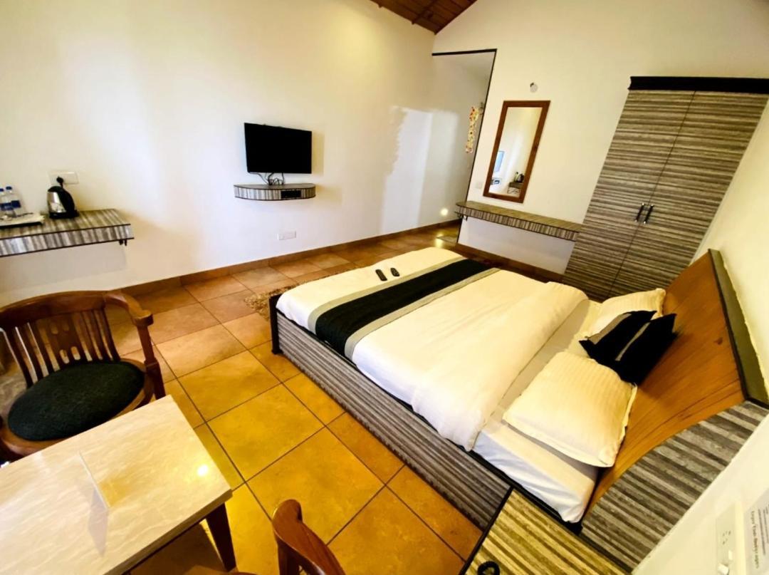 Mist N Meadows Resort Rājgarh Exteriör bild
