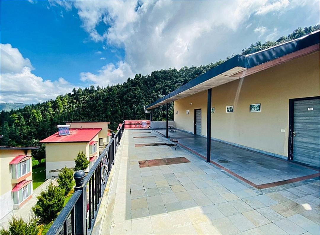 Mist N Meadows Resort Rājgarh Exteriör bild