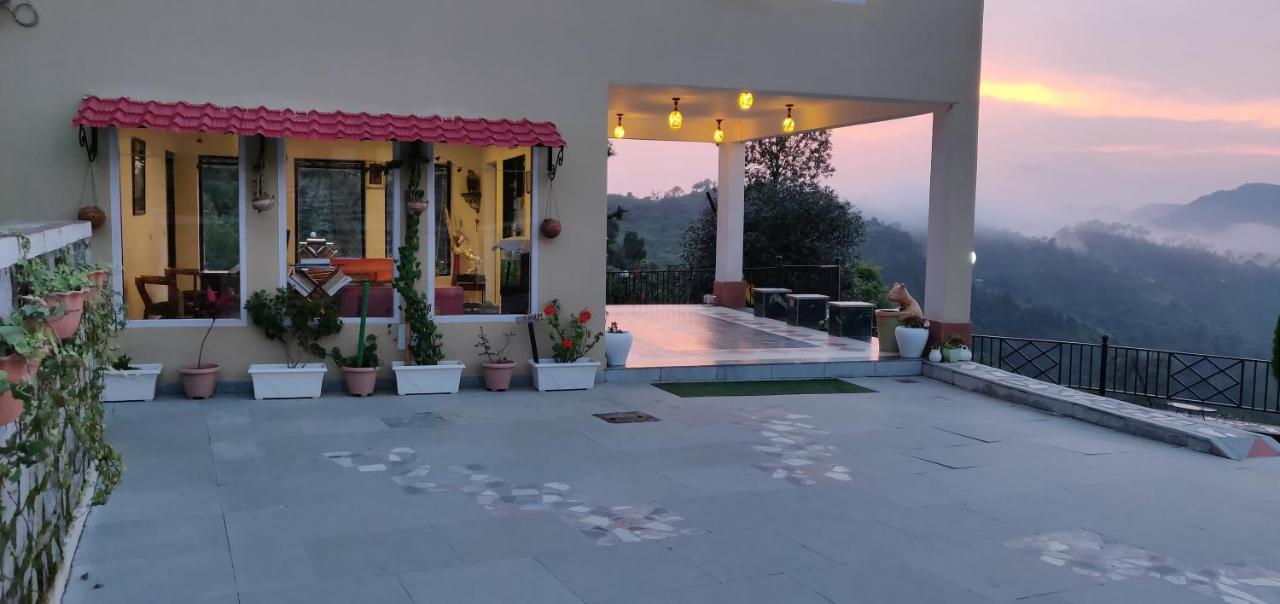 Mist N Meadows Resort Rājgarh Exteriör bild