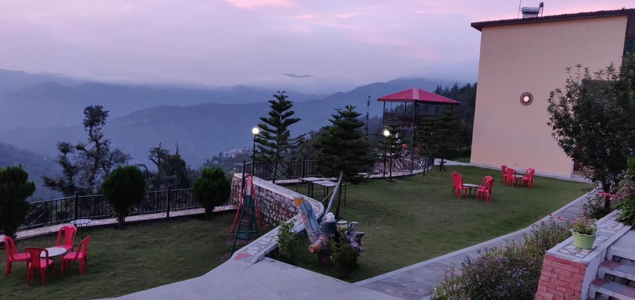 Mist N Meadows Resort Rājgarh Exteriör bild