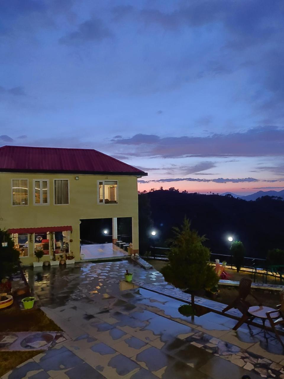 Mist N Meadows Resort Rājgarh Exteriör bild