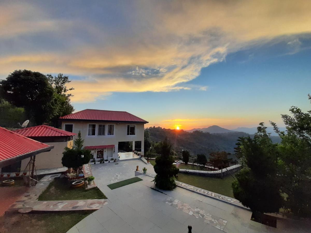 Mist N Meadows Resort Rājgarh Exteriör bild