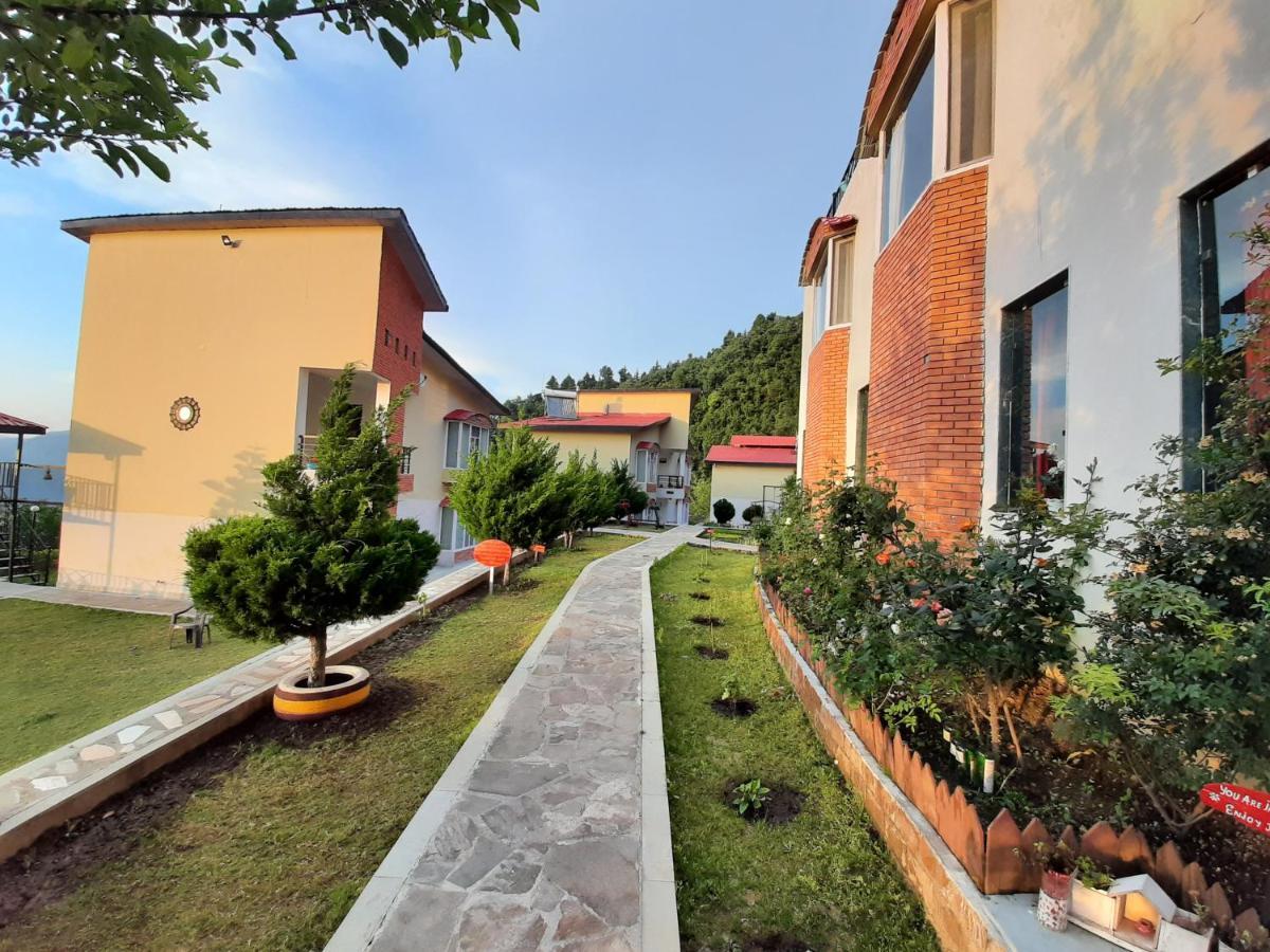 Mist N Meadows Resort Rājgarh Exteriör bild